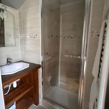 Du Lys Hotel Lamorlaye
